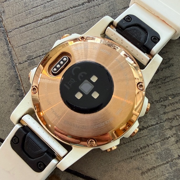 Garmin Fenix 5S Sapphire Edition Multisport GPS Smartwatch - White and Rose Gold - Picture 13 of 14